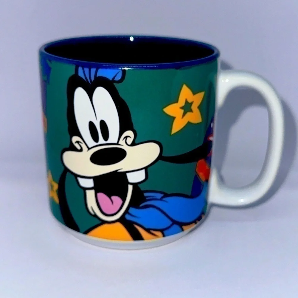 Goofy The Disney Store Ceramic Coffee Mug Christmas Blue Green Scarf Stars Party